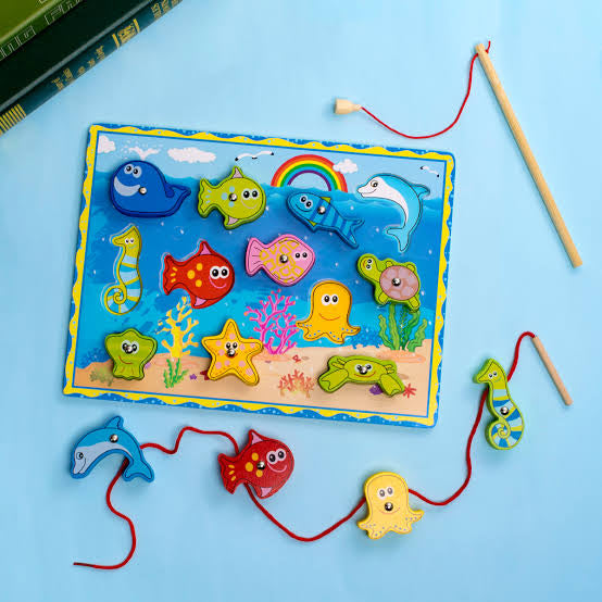 Magnetic fishing board and lacing